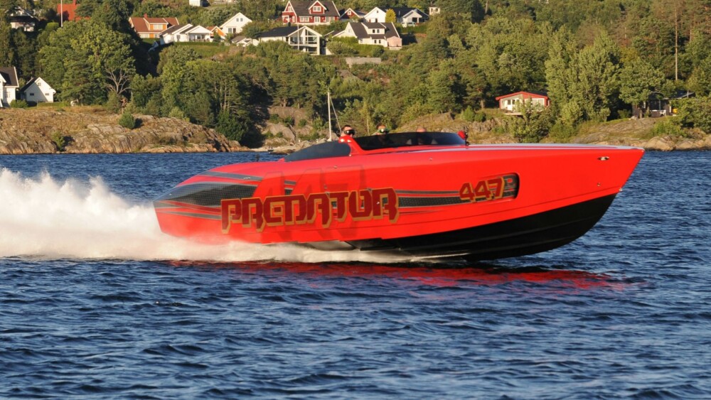 RASK BÅT: Predator 447 har 2700 hk, men du kan få den vanvittige 3300 hk. RASK BÅT: Predator 447 har 2700 hk, men du kan få den vanvittige 3300 hk.