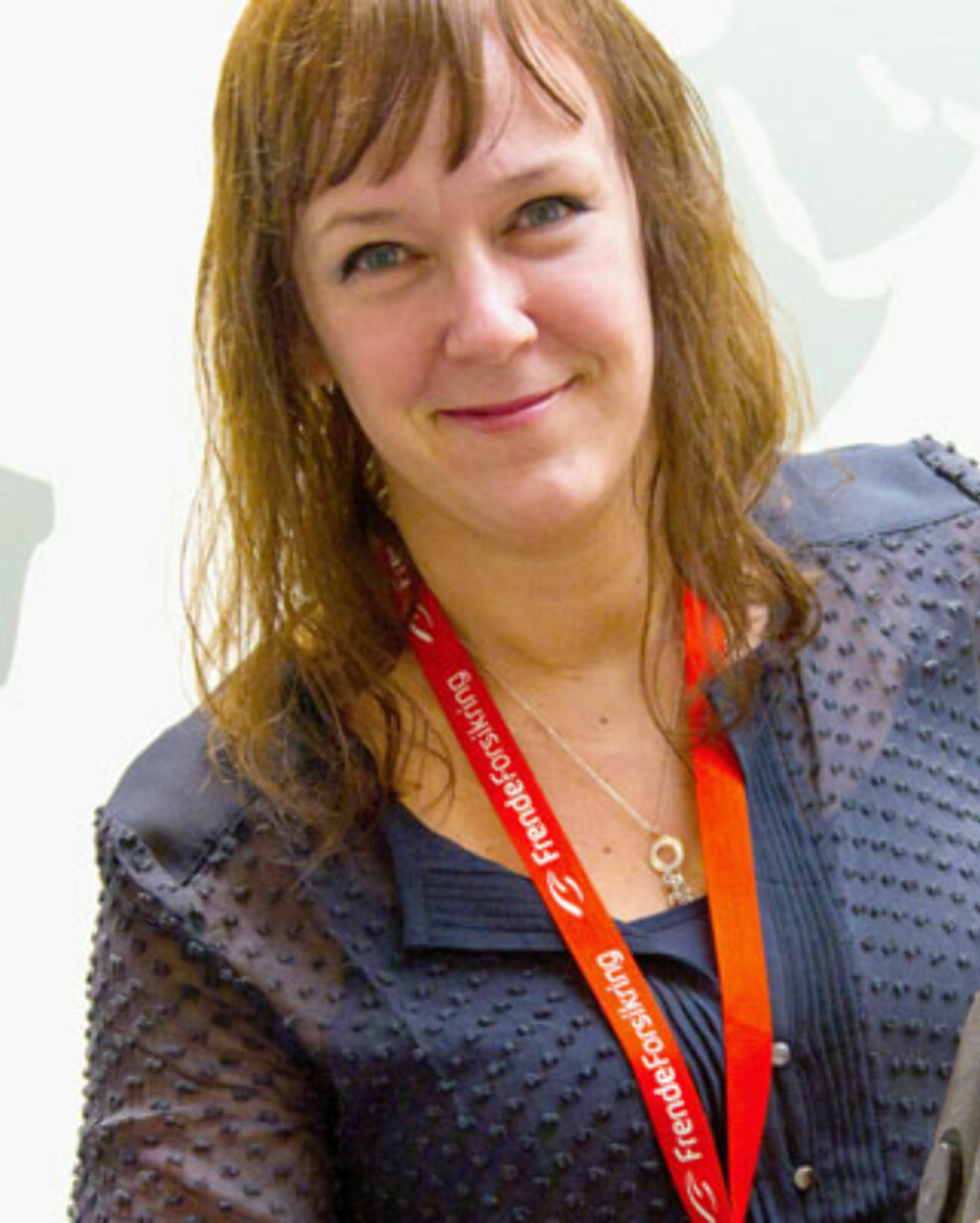 GRUNDIG SJEKK: Heidi Tofterå Slettemoen, kommunikasjonsansvarlig ved Frende forsikring, syns det er forunderlig at det ikke slår svindlere hvor enkelt det er for forsikringsselskapet å ta en telefon. - Vi sjekker aller først i egne systemer, om kunden har meldt en lignende skade tidligere, men vi kan også snakke med andre i reisefølget, med hotellet der skaden skjedde eller med reiseselskapet for eksempel, for å få bekreftet, eller avkreftet, hendelsesforløpet.