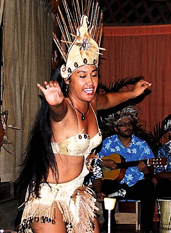 DANS: Polynesisk dans er en opplevelse utenom det vanlige. Er du riktig heldig blir du invitert med ut på dansegulvet.