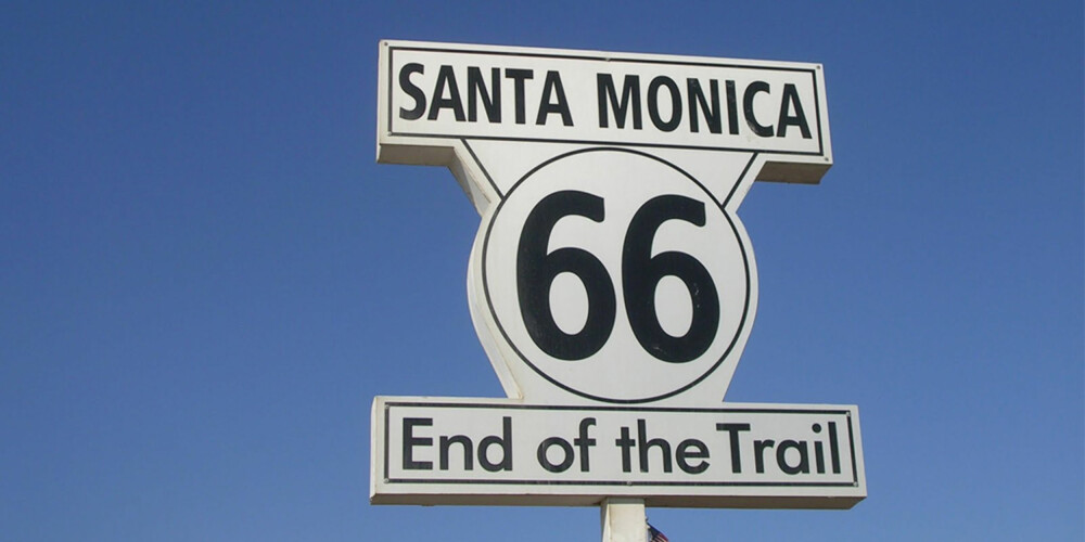 END OF THE ROAD: Legendariske Route 66 ender på Santa Monica Pier i Los Angeles.