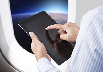 NETTBRETT: Påslått elektronisk utstyr kan føre til at pilotene går glipp av viktig informasjon på øret. FOTO: Thinkstockphotos NETTBRETT: Påslått elektronisk utstyr kan føre til at pilotene går glipp av viktig informasjon på øret. FOTO: Thinkstockphotos