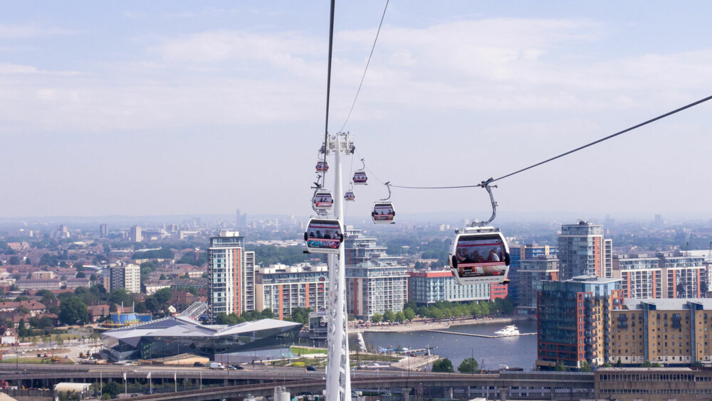 HØYT OPPE: Hvis du kunne tenke deg å se London ovenfra, men synes London Eye eller The Shard blir for dyrt, så er kabelbilene et fint alternativ. Bruk Oysterkortet ditt og nyt turen. FOTO: Flickr.com v/Paul Wilkinson