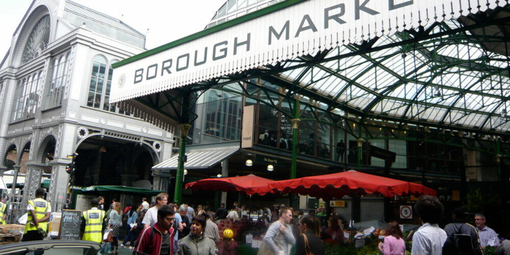 FOR MATELSKEREN: Besøk Borough Market om morgenen og la deg friste til å prøve fantastisk mat. Her kan du risikere å treffe på både Jamie Oliver og Nigella Lawson om du er heldig.