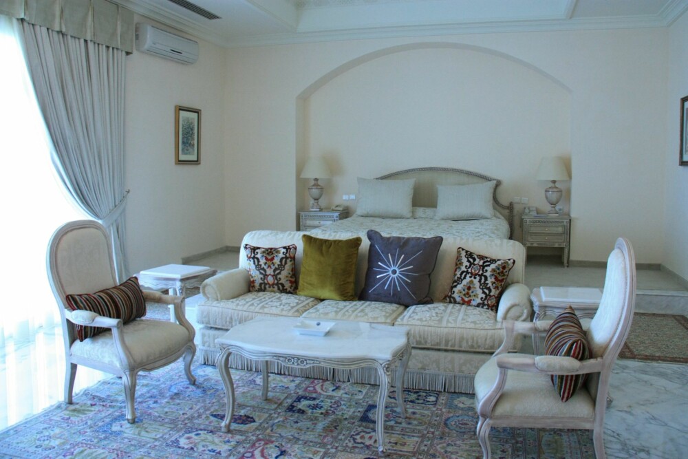 FRISTER DETTE? Ett av rommene i verdens største suite, som er en del av Hasdrubal Thalassa & Spa i Tunisia. FOTO: Marte Glanville