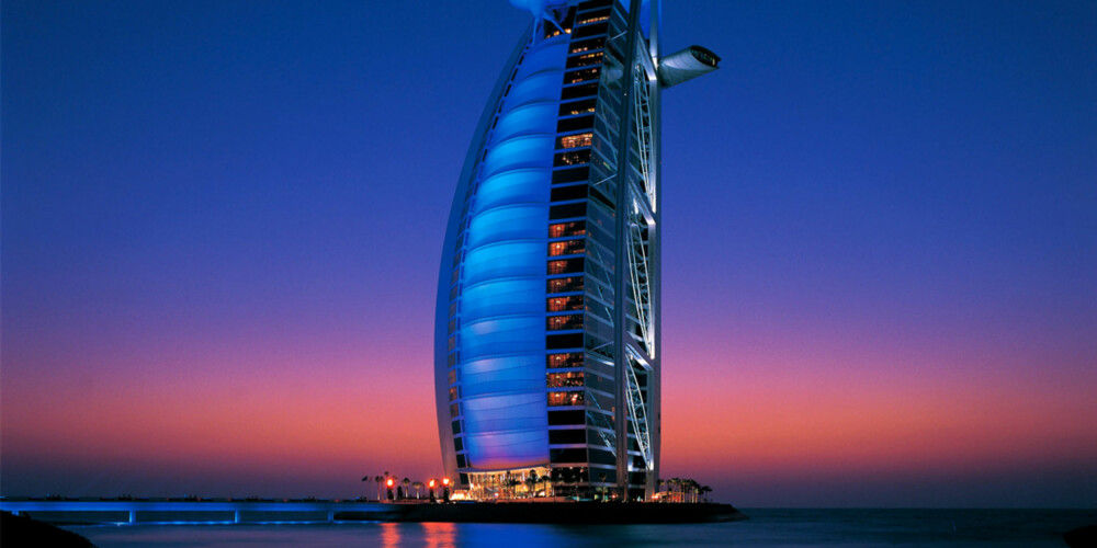 BURJ AL ARAB: Her er verdens første 7-stjernes hotell.