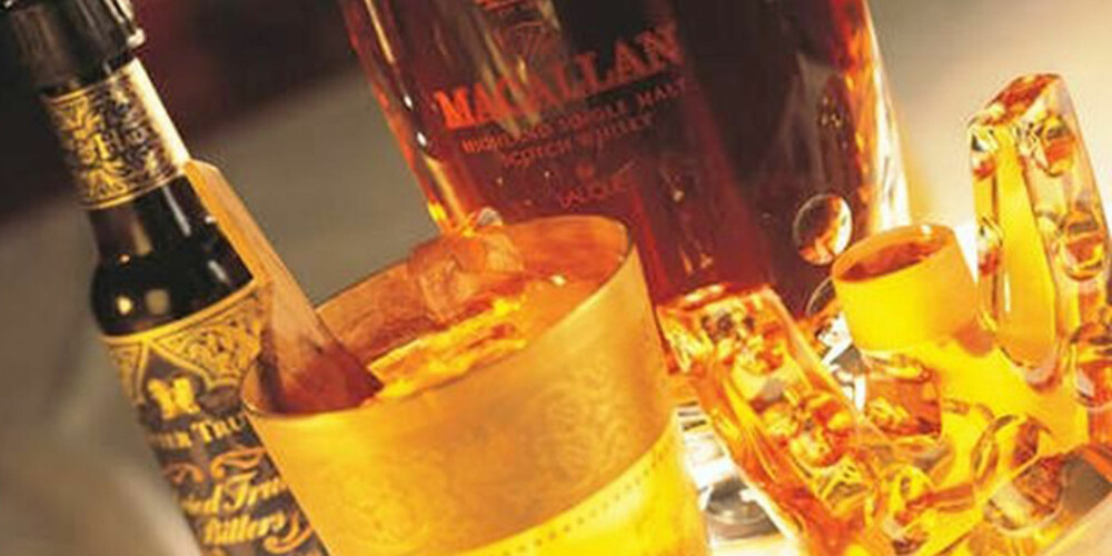 LUKSUSDRIKK: Drinken "27.321" gir feriepengene bein å gå på. Men ikke alle er villig til å bla opp over 40 000 kroner for en cocktail. LUKSUSDRIKK: Drinken "27.321" gir feriepengene bein å gå på. Men ikke alle er villig til å bla opp over 40 000 kroner for en cocktail.