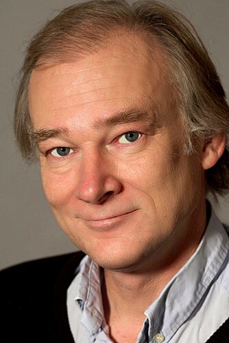- Saksedyr søker om morgenen til hulrom og sprekker der de kan gjemme seg om dagen, og jeg vet med sikkerhet at mange har våknet med disse i ørene, sier Preben Ottesen, avdelingsdirektør, dr.philos. ved Avdeling for skadedyrkontroll hos Nasjonalt folkehelseinstitutt. - Saksedyr søker om morgenen til hulrom og sprekker der de kan gjemme seg om dagen, og jeg vet med sikkerhet at mange har våknet med disse i ørene, sier Preben Ottesen, avdelingsdirektør, dr.philos. ved Avdeling for skadedyrkontroll hos Nasjonalt folkehelseinstitutt.