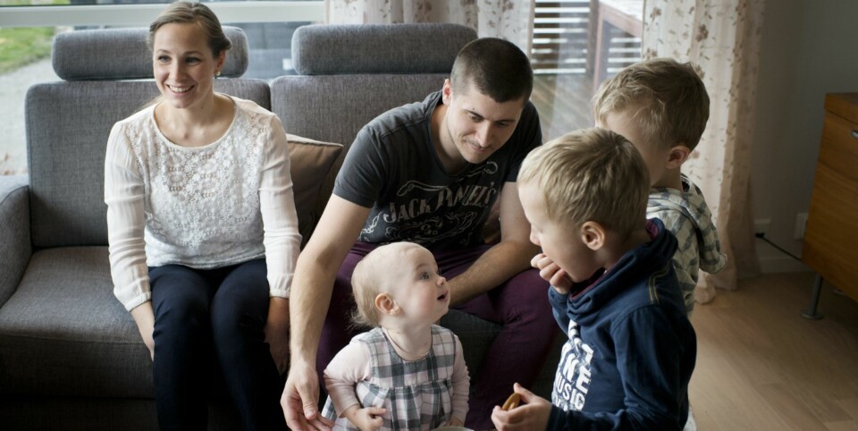 LIV OG LEVEN: Siv Cathrine og Trond Erik Stangeland er nå alt annet enn barnløse. Fra venstre: Siv Cathrine, minstejenta Oda, Trond Erik, Odin og Oliver.