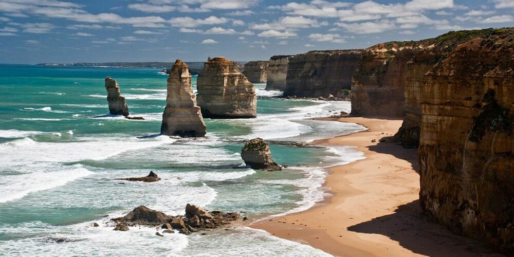 AUSTRALIA: Langs den fantastiske kystlinjen mellom Melbourne og Adelaide kan du se klippeformasjonene "The 12 Apostles".