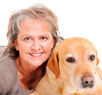 FAMILIETERAPEUT: Britt Elli ved Elliconsult, her med hunden sin Carmel. FAMILIETERAPEUT: Britt Elli ved Elliconsult, her med hunden sin Carmel.