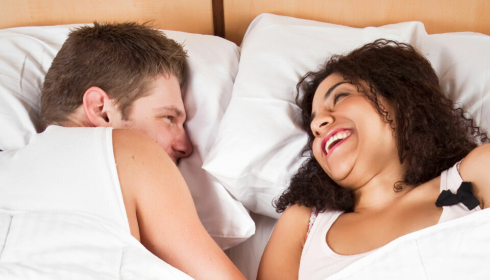 PRAT SAMMEN: En åpenhjertig samtale kan åpne for et nytt og spennende sexliv. Hvis du har lyst til å prøve noe nytt, eller lurer på om partneren kjeder seg i senga, får du som regel svar hvis du spør. © Illustrasjonsfoto: Colourbox.com