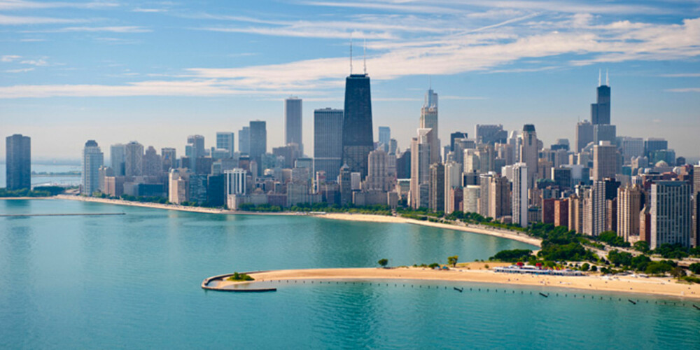 SKYLINE: Det er få skylines som er så imponerende som Chicagos. Byen er også hjem til det som var verdens første skyskraper.