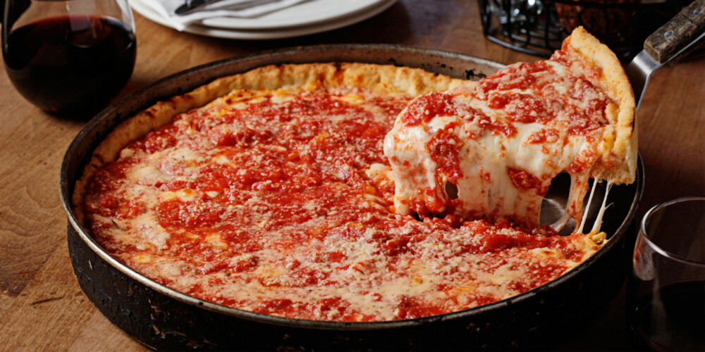DEEP PAN: Du kan ikke reise til Chicago uten å prøve byens berømte deep pan pizza. DEEP PAN: Du kan ikke reise til Chicago uten å prøve byens berømte deep pan pizza.