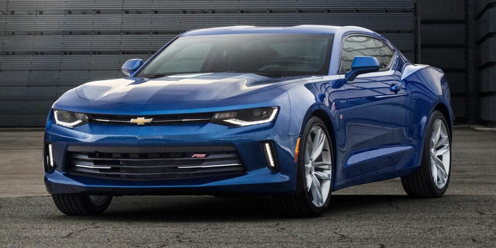 LITEN MOTOR: Nye Chevrolet Camaro (2016-modell) kan fås med toliters turbomotor. FOTO: GM LITEN MOTOR: Nye Chevrolet Camaro (2016-modell) kan fås med toliters turbomotor. FOTO: GM