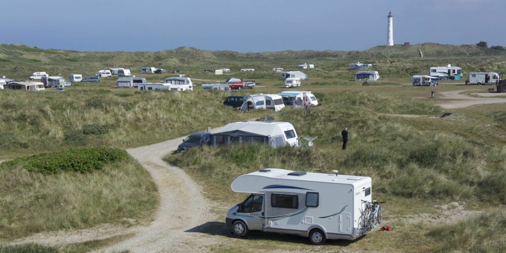 SANDDYNER: En fantastisk campingplass for bobiler - i hvert fall så lenge man ikke kjører seg fast i sanden.