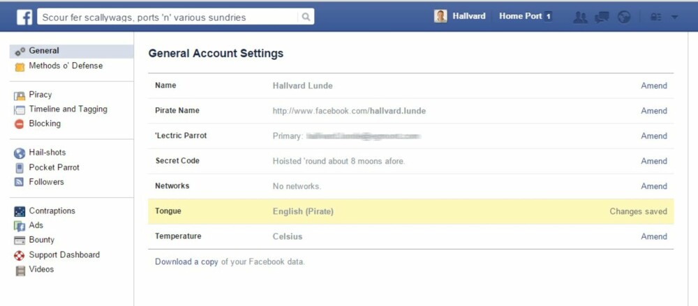 GØY: På Facebook kan du endre til piratspråk eller opp-ned-engelsk.