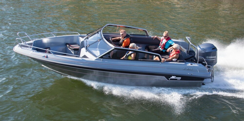 BOWRIDER: Yamarin Cross 64 Bowrider er en aluminiumsbåt med glassfiber på innsiden. FOTO: Produsent