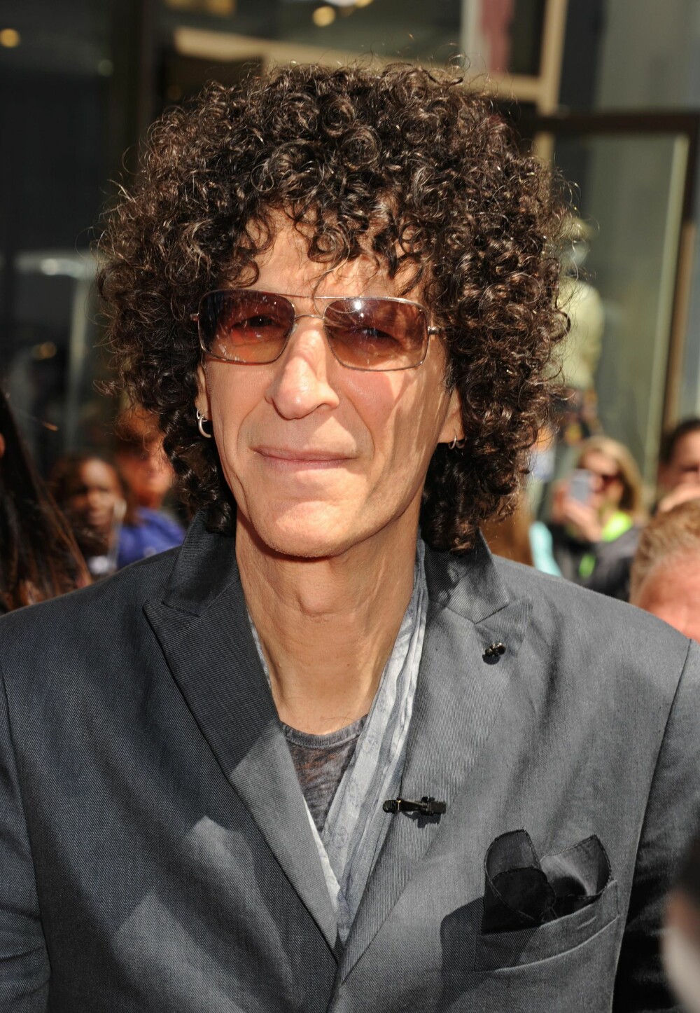 GAMMEL KLASSIKER: Howard Stern er kanskje så kjent for sine krøller at han (dessverre) aldri kan endre på dem, men for oss vanlig dødelige er absolutt smart å endre frisyren i ny og ne. GAMMEL KLASSIKER: Howard Stern er kanskje så kjent for sine krøller at han (dessverre) aldri kan endre på dem, men for oss vanlig dødelige er absolutt smart å endre frisyren i ny og ne.
