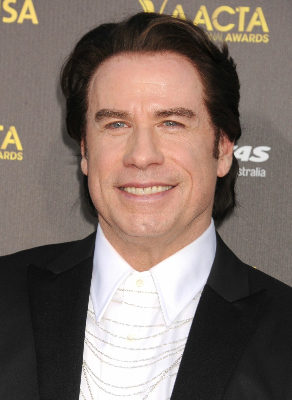FARGE PÅ BOKS: John Travolta har nok gjort både det ene og det andre med håret sitt, men hårfargen ser man tydelig at ikke er ekte. FARGE PÅ BOKS: John Travolta har nok gjort både det ene og det andre med håret sitt, men hårfargen ser man tydelig at ikke er ekte.