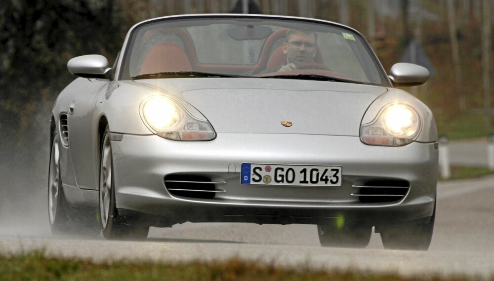 NYDELIG PÅ VEIEN: Porsche Boxster er fortsatt en av de store kjørefavorittene.