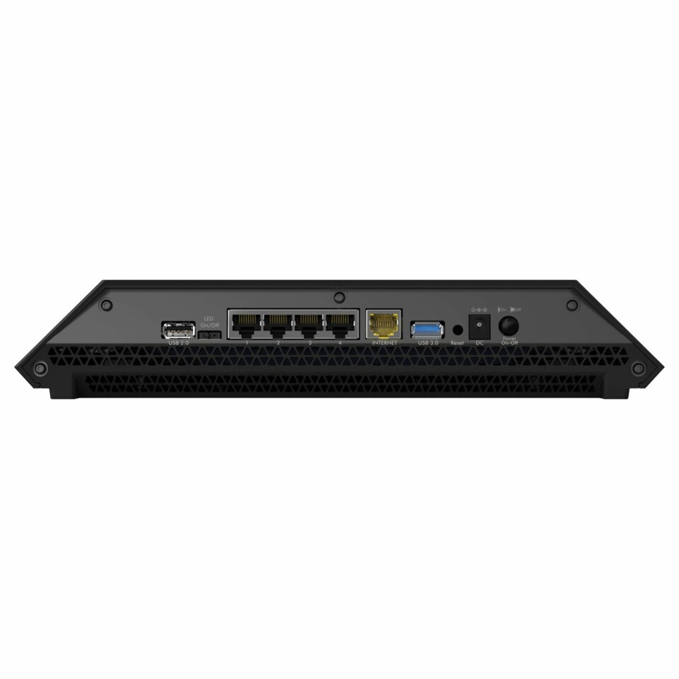 PORTER: Netgear Nighthawk X6 har fem ethernet-porter (hvor av en WAN-port), og to USB-porter. En USB 2.0 og en USB 3.0. Disse kan brukes til å koble til eksterne harddisker.