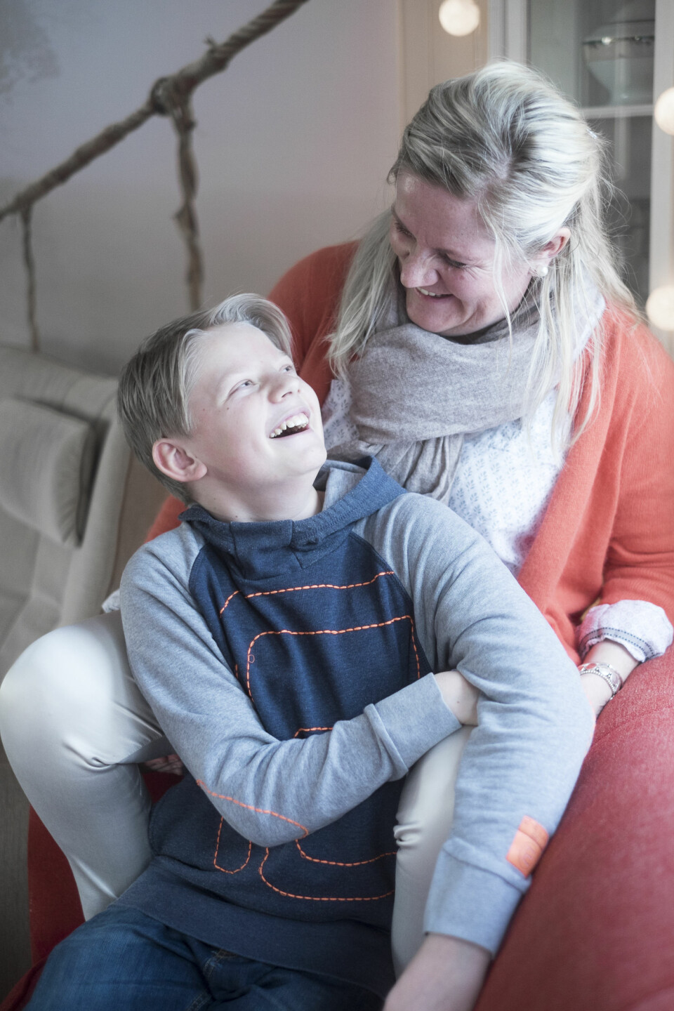 REDNINGSHUND: – Etter at vi fikk Lissi, ser jeg mer lyst på fremtiden for Amund, sier mamma Une.