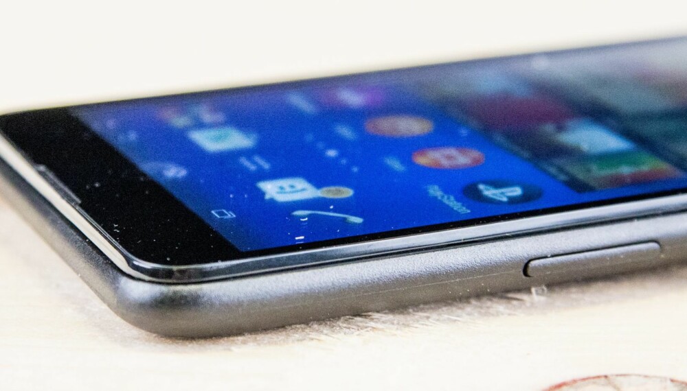 BILLIG: Sony Xperia E4 er en superbillig Android-mobil med stor skjerm.