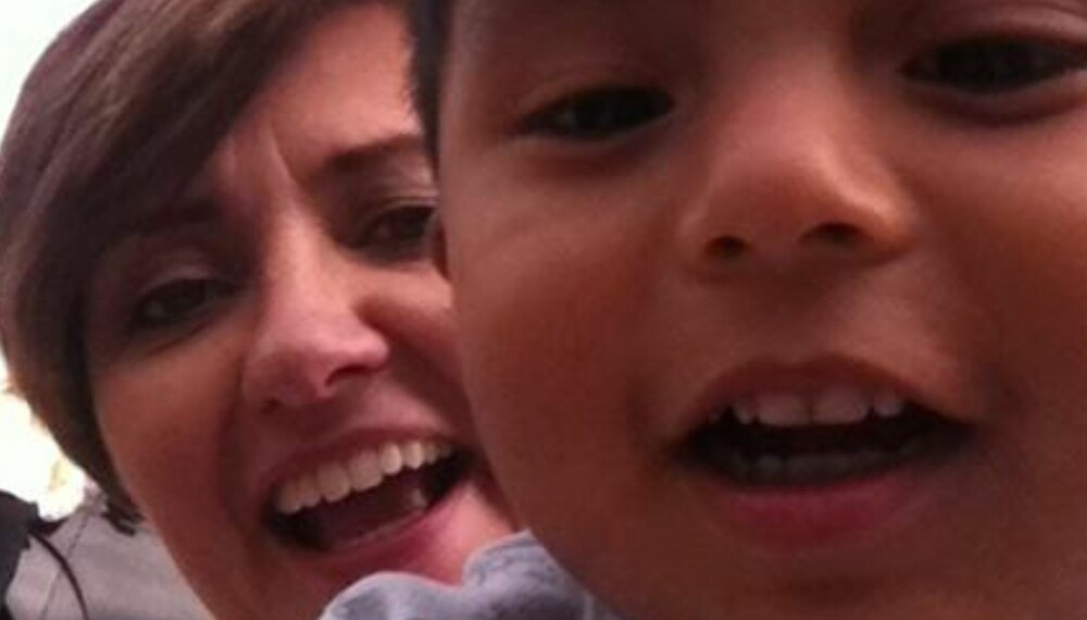 GUTTEN TOK BILDET: Solveig Barstad lot et av barna i Peru fikle med hennes mobil og vips - bildet ble tatt!