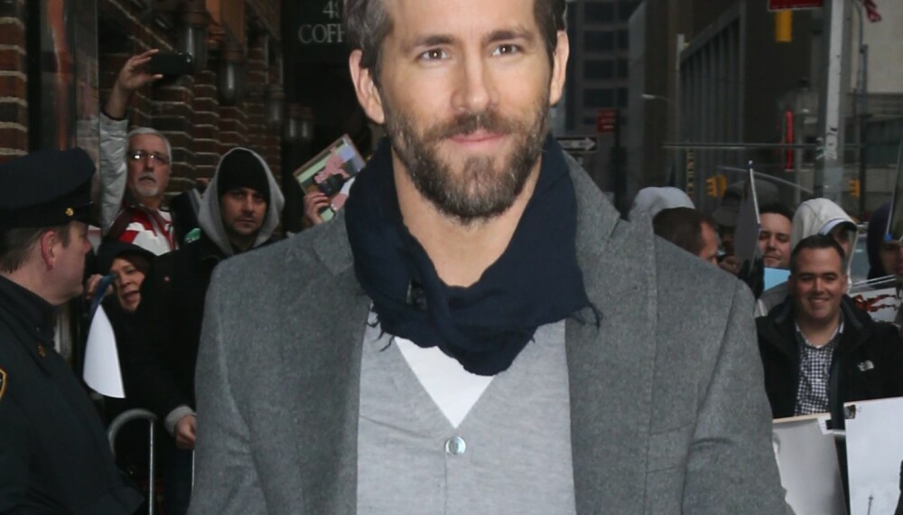 GOD STIL: Skuepiller Ryan Reynolds er en av kjendisgutta som vet å utnytte basisgarderoben.