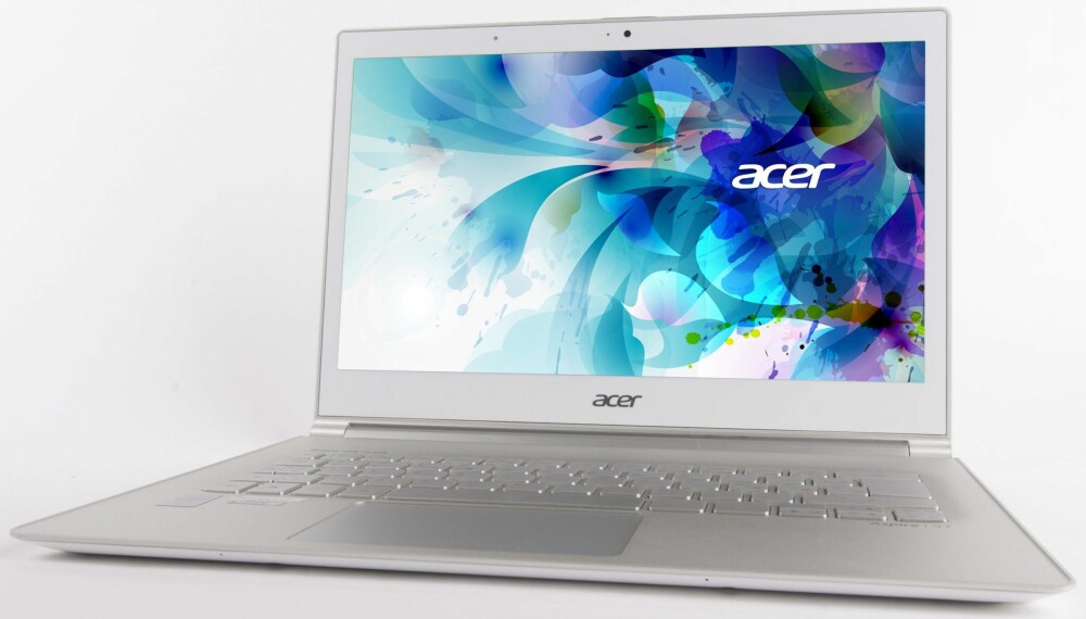HVIT: Acer Aspire S7 skiller seg ut i PC-markedet med sitt hvite og elegante design.