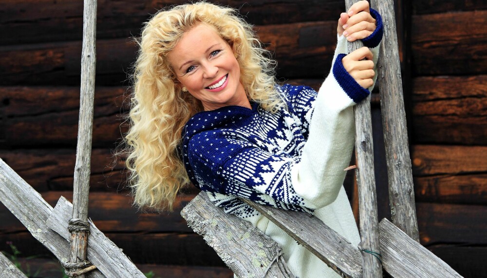 NORGESGENSEREN: Leter du etter oppskriften på den populære genseren fra Norsk Ukeblad? Nå kan du enkelt bestille med mobilen. 