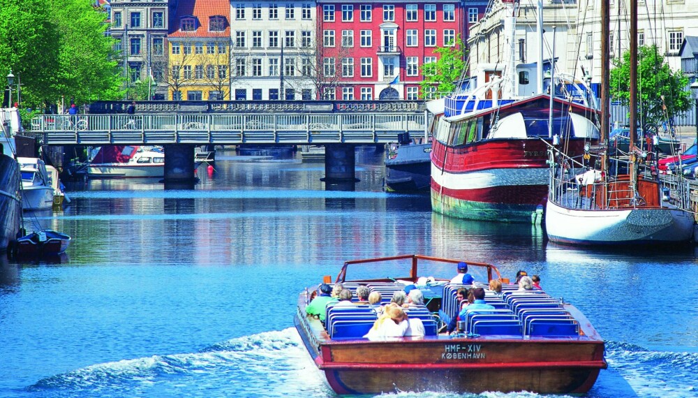 KANALTUR: Bli kjent med Danmarks vakre hovedstad fra vannveien, og kjenn vårvinden i håret.