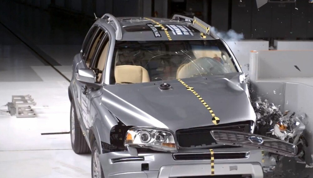 NULLVISJON: Volvo XC90 (den forrige generasjon; den nye er like om hjørnet) er en av i alt ni biler i undersøkelsen uten omkomne sjåfører. I store biler generelt og SUV-er spesielt er risikoen for å dø minst. FOTO: Volvo 