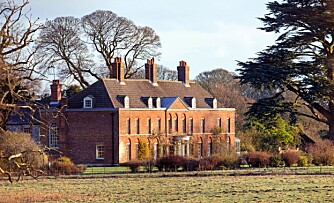 NY BOLIG: Hertugparet skal bo på landstedet Anmer Hall i Norfolk sammen med sine to barn. Den fantastiske herskapsboligen eies av dronning Elisabeth.  
