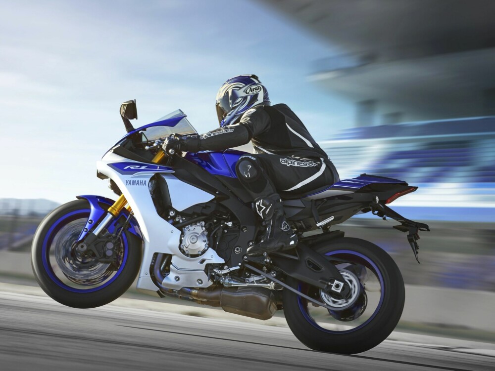 YAMAHA YZF-R1: Både teknisk og visuelt står fabrikkraceren som forbilde for Yamahas nye R1. FOTO: Produsent