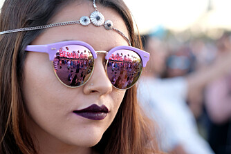 HODESMYKKE OG STILIGE SOLBRILLER: Lilla solbriller, lilla lepper = ekte festivalstil! ILLUSTRASJONSFOTO: Getty Images