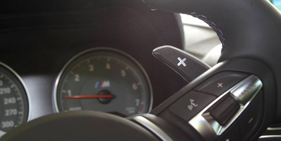 EKSTREMT RASK: Selv om asfalten der vi tester ikke er ideell for 0–100 km/t-tider, klarer bilen spurten på 4,6 sekunder. Men mest av alt er den en kanonkule i mellomakselerasjon og forbikjøring.