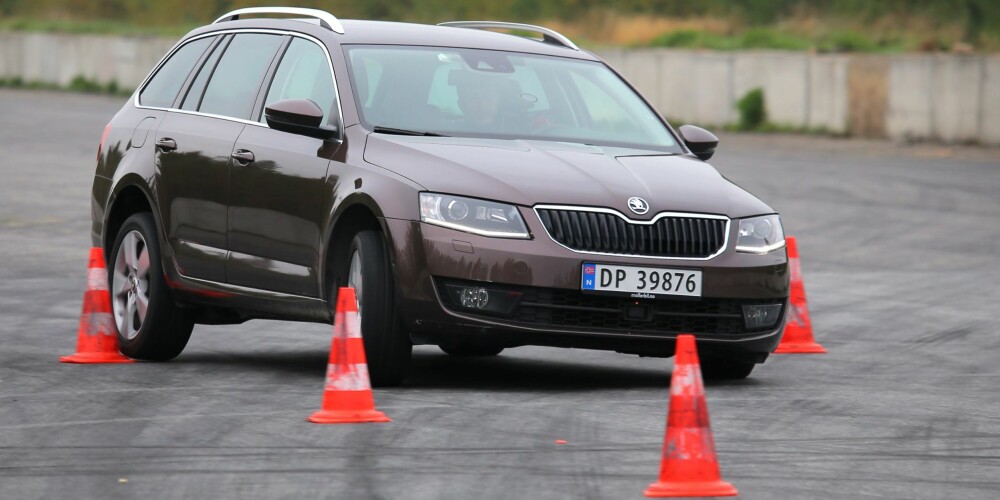 LIKER: Skoda Octavia har en mer konvensjonell utforming enn Honda Civic. Men med 1,4 TSI bensinmotor, 140 hk og syvtrinns DSG-girkasse, er den noe av det beste vi har kjørt i en rimelig familiebil. FOTO: Terje Bjørnsen