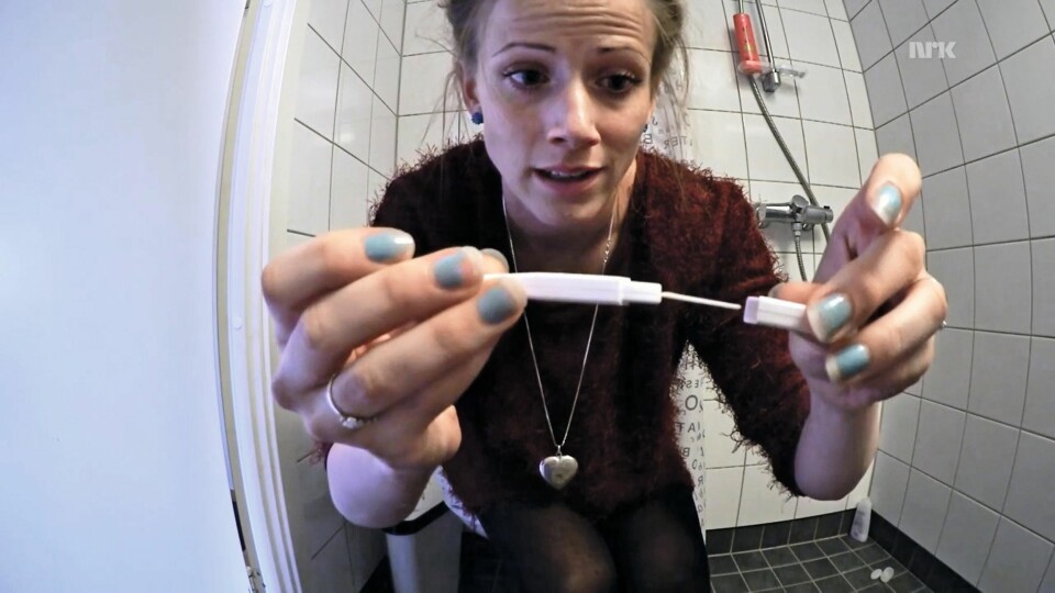 GRAVIDITETSTEST: Line har delt alt med TV-seerne. Her får hun positivt utslag på graviditetstesten.