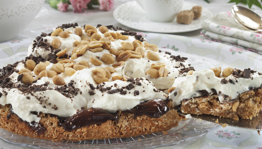 SALT OG SØTT: Snickerskake er manges favoritt. Du bruker Ritz-kjeks i kakebunnen.
