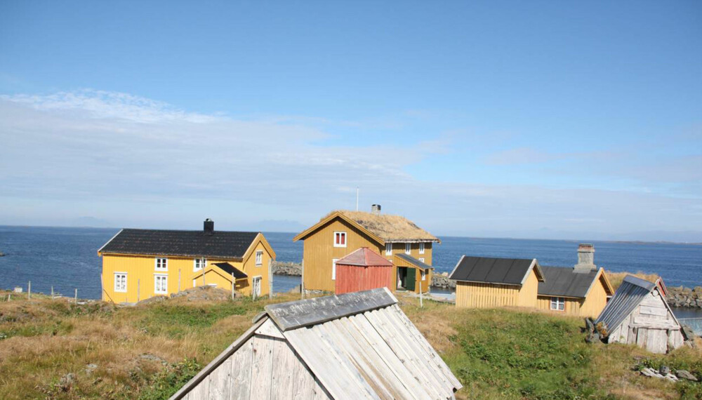 UT MOT HAVET: Jeg legger ved et bilde jeg selv har tatt av øya Skjærvær som ligger utenfor hovedøya. Et beskrivende bilde!