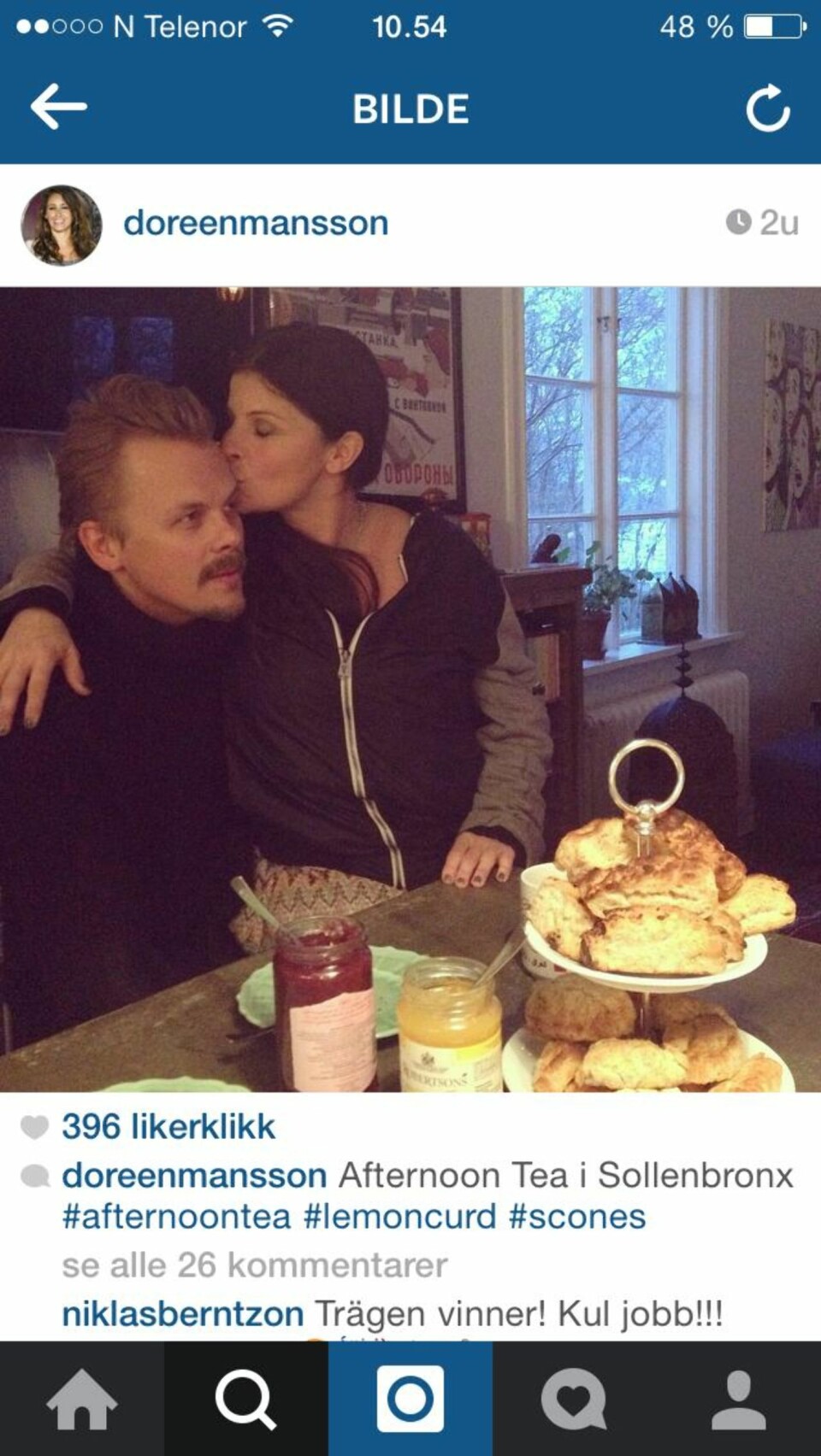 FORELSKET: Carola og kjæresten Jimmy viste sin kjærlighet under en lunsj nylig.