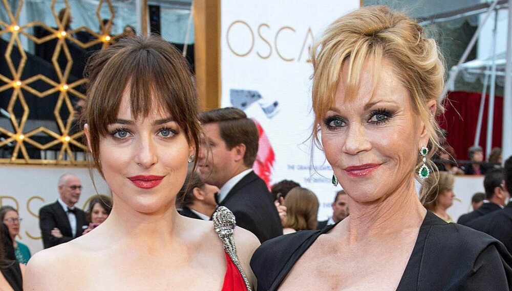 MOR OG DATTER: Dakota Johnson og Melanie Griffith på Oscar-fest i Los Angeles.