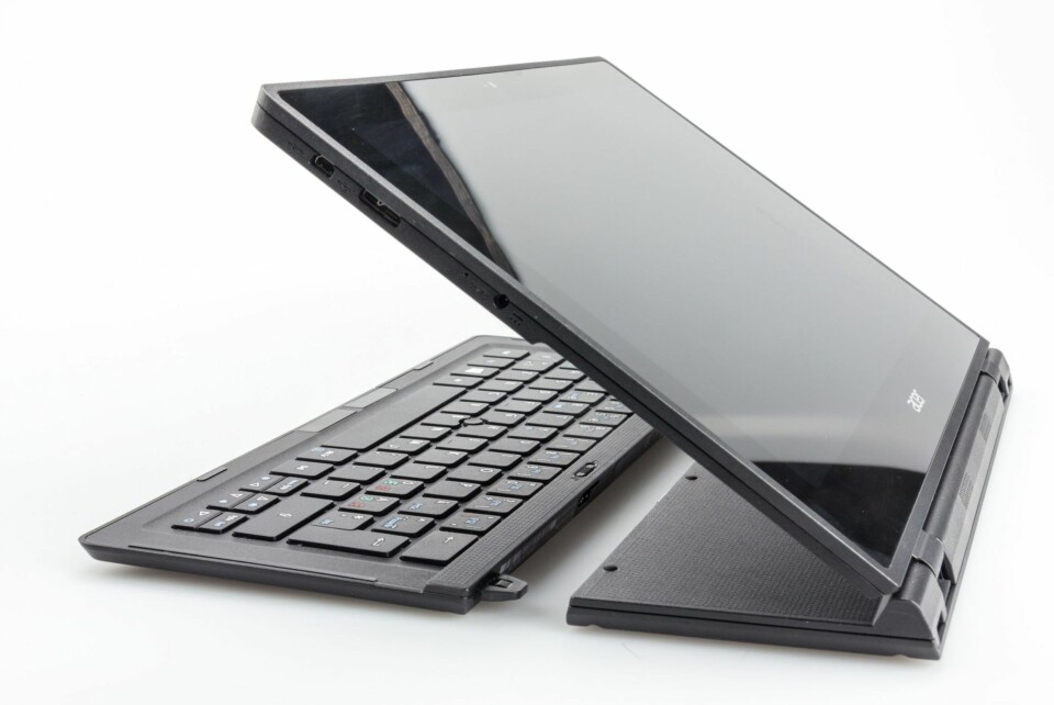 AVTAGBAR: Tastaturet kan brukes trådløst alene, eller det kan settes foran skjermen
i laptop-modus, eller gjemmes bak i nettbrett-modus.