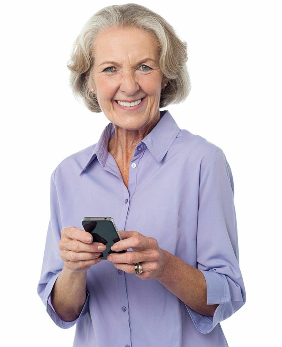 Send MØNSTER til 2205, etterfulgt av navn og adresse – eventuelt e-postadresse – og hvilket mønster du ønsker.  Oppgi hvilket nummer av Familien du henviser til.