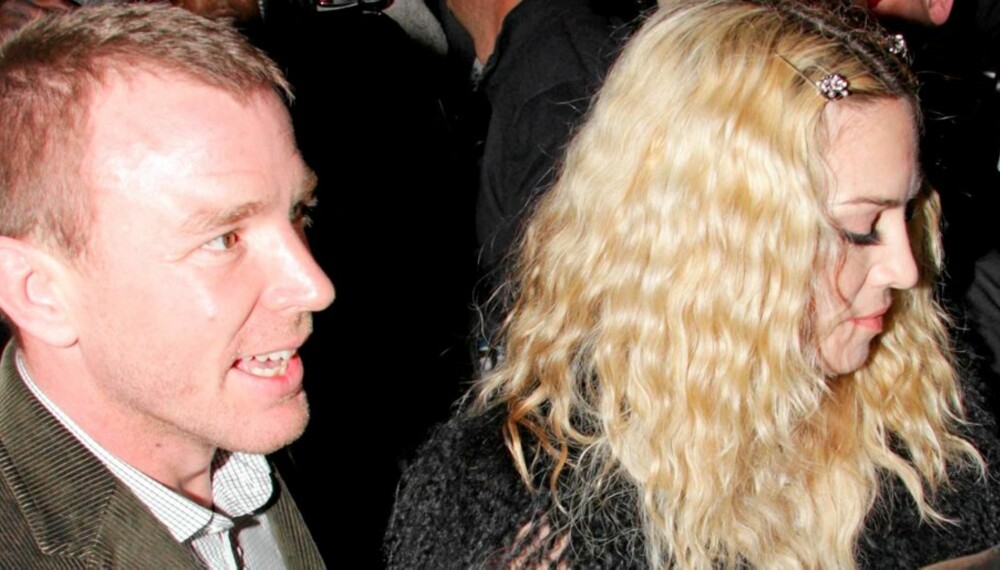 HUSREGLER: Guy Ritchie måtte forholde seg til Madonnas hjemmesnekrede regler. "Hvor ofte sal vi ha sex? Sjekk kontrakten." HUSREGLER: Guy Ritchie måtte forholde seg til Madonnas hjemmesnekrede regler. "Hvor ofte sal vi ha sex? Sjekk kontrakten."