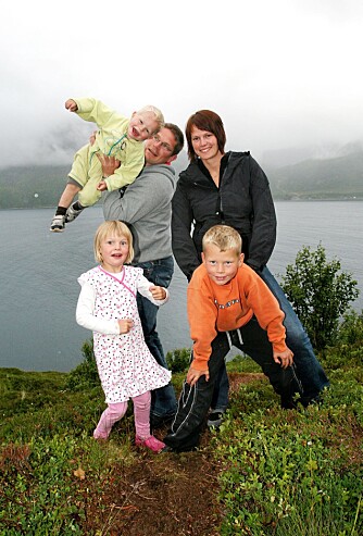 SPENNENDE: Familien Sand vet lite om hverdagen som venter når Janne drar til Syden og Rune skal passe barna Tinius (t.v.), Kornelia og Emil.