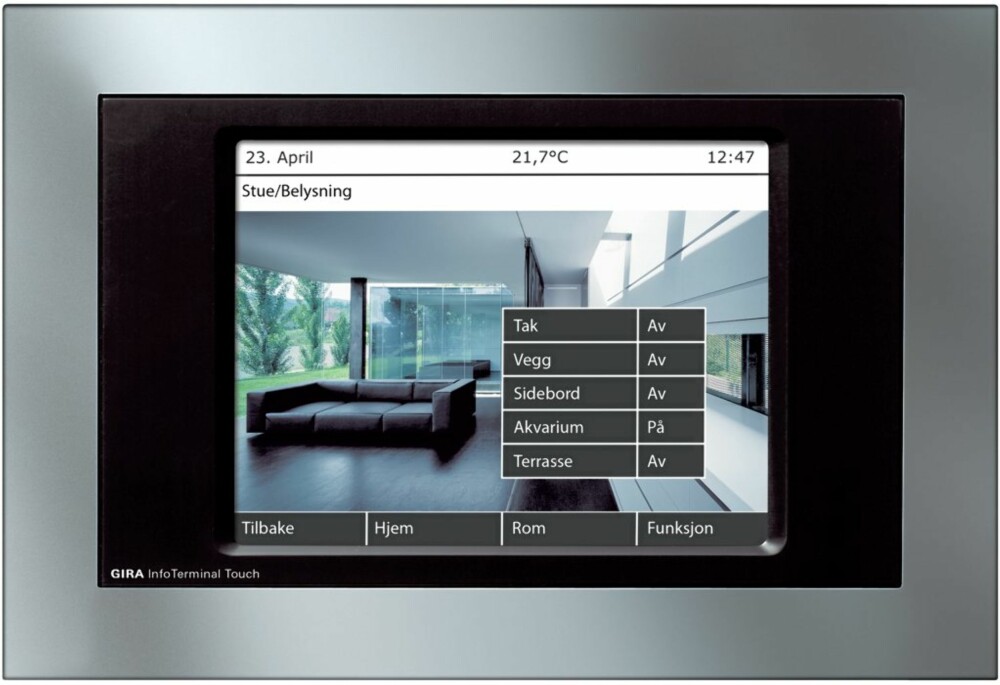 KONTROLLTÅRNET: På en liten skjerm styrer du husets funksjoner.