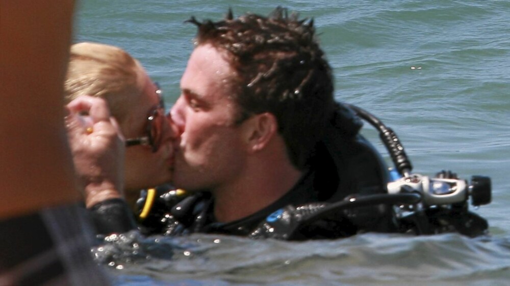 VÅTT KYSS: Paris Hilton og Doug Reinhardt dykket og kysset på Hawaii i vinter.