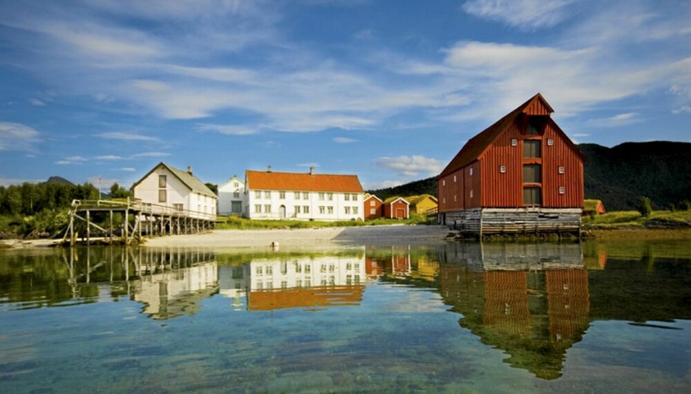 HISTORISK SUS: På Kjerringøy, en halvtime nord for Bodø, får du vakker natur, hvite sandstrender og masse historie på Kjerringøy handelssted.